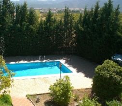 Piscina privada dentro de la parcela de 1.000