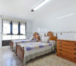  dormitorio con 2  camas de 0,90