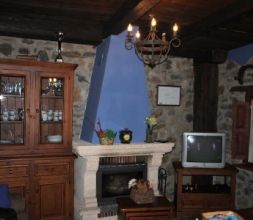 Salón con chimenea