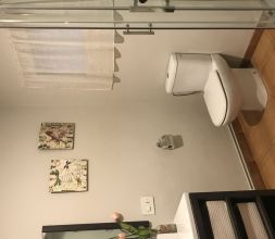 Baño con ducha hidromasaje