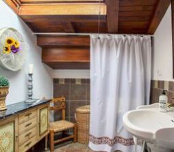 2º Baño con bañera en buhardilla