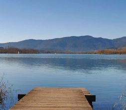 Lago de Banyoles, a 2 km.
