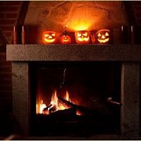 Decoración de la chimenea en Halloween