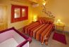 Habitación naranja