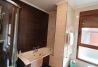 Baño completo con ducha y bañera de hidromasaje